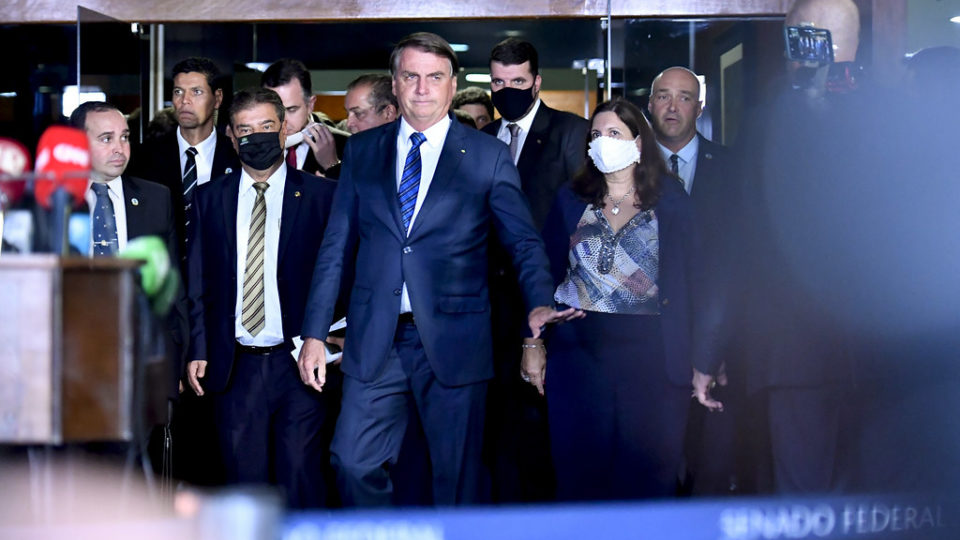 Base de apoio ao presidente Jair Bolsonaro no Congresso permanece intacta apesar da explosão de casos e óbitos de Covid-19 no país