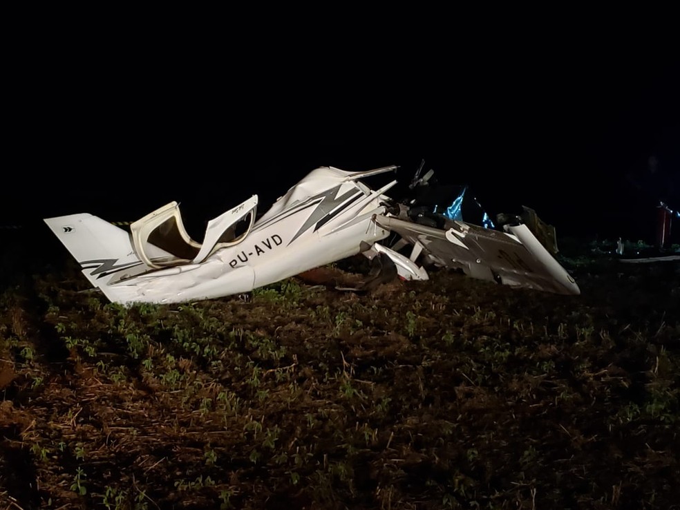 Queda de avião de pequeno porte mata duas pessoas em Cascavel.