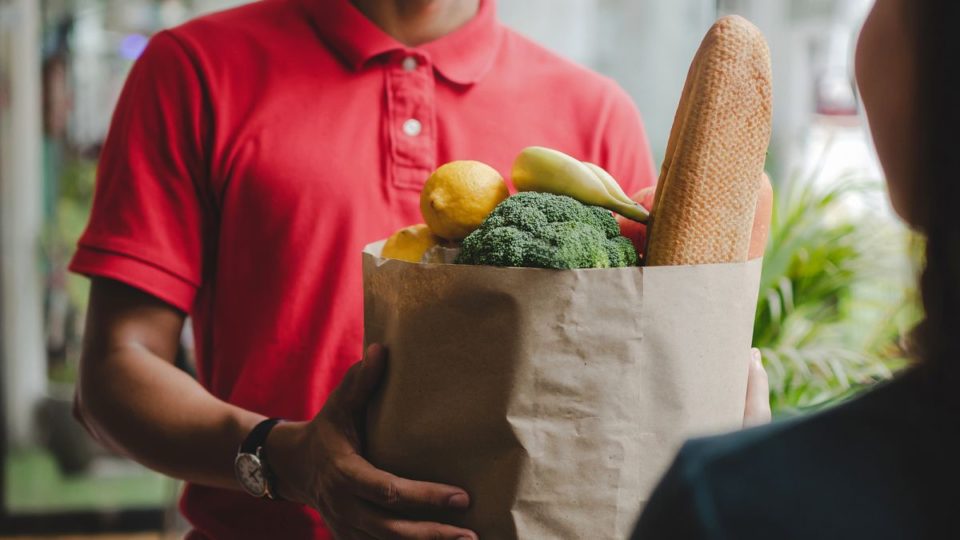 Comidas e bebidas lideram buscas na internet na pandemia, e 2021 será parecido Delivery comida