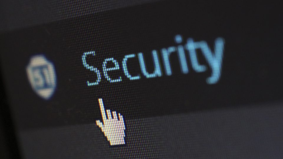 Segurança digital será prioridade para empresas após a pandemia, diz estudo Pesquisa da consultoria PwC revela que 57% dos executivos de TI e segurança brasileiros planejam aumentar seus orçamentos de segurança cibernética.