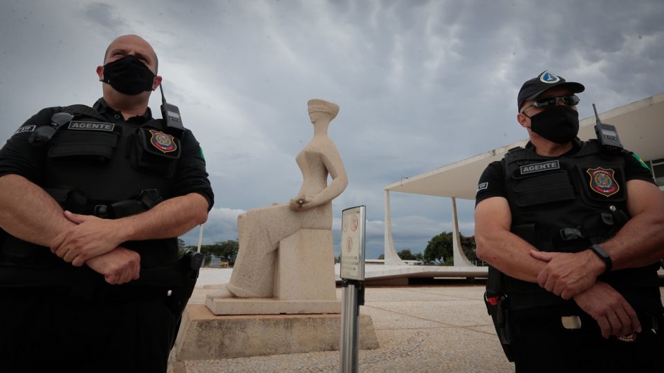 Uso da Lei de Segurança Nacional contra opositores e apoiadores do governo disparou nos últimos dois anos, reflexo da polarização política.