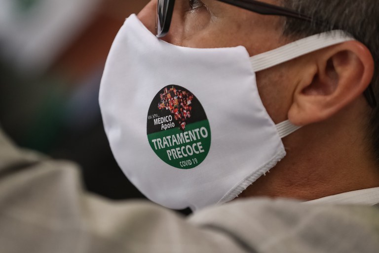 Entidades médicas desaprovam nota da AMB que pede banimento do tratamento precoce Entidades médicas desaprovam nota de associação que pede banimento do tratamento precoce