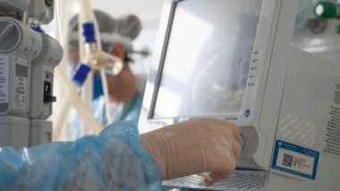 Desde a última semana, Curitiba vem registrando um número cada vez menor nos casos, mas sem refletir nos óbitos