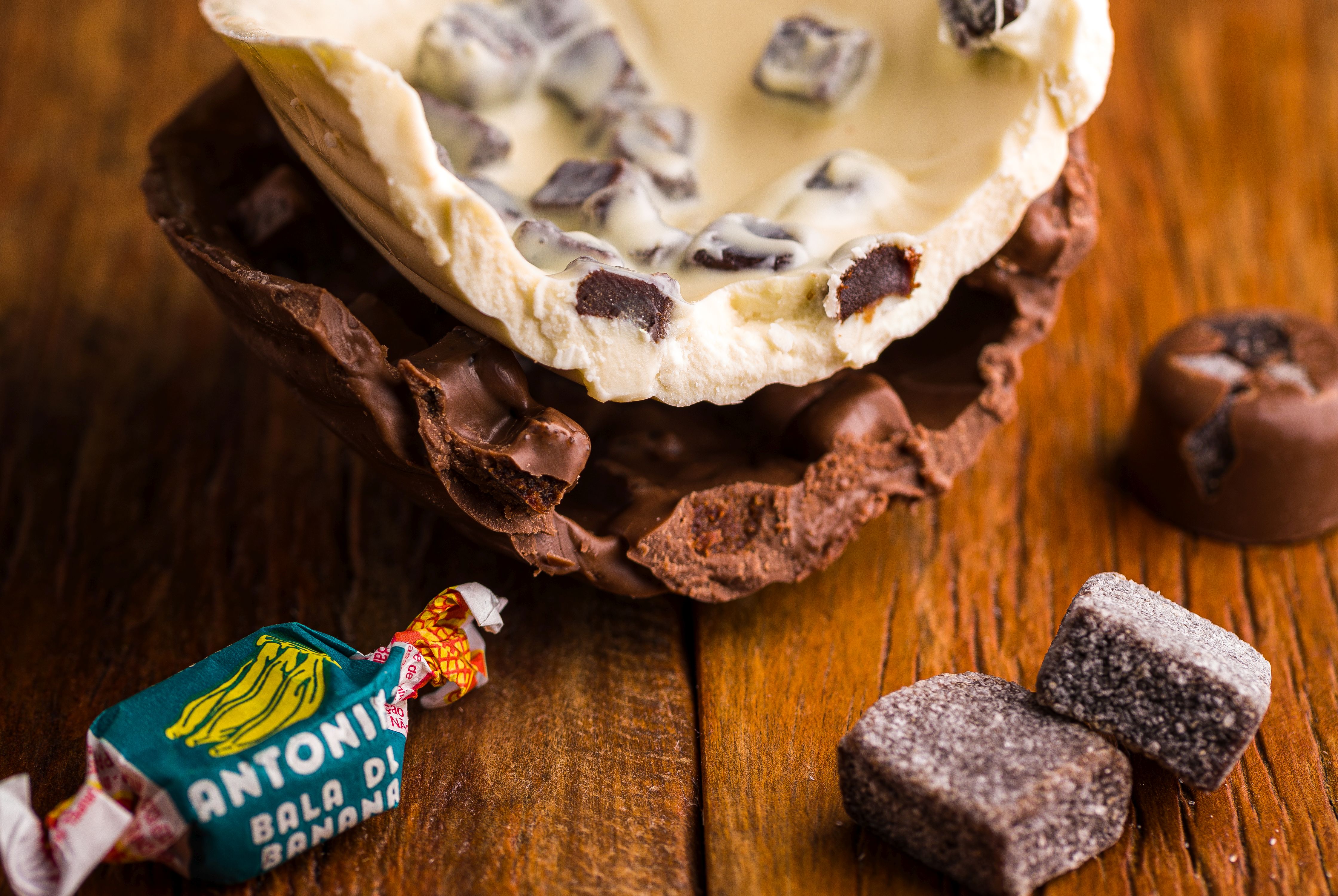 Ovo de Páscoa leva bala de banana Antonina no recheio.