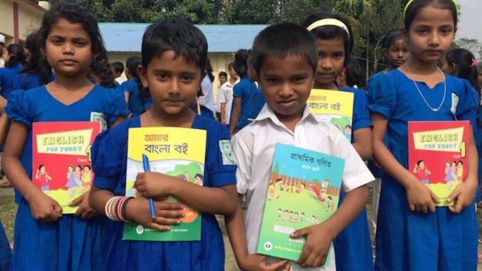 Bangladesh investiu na educação dos mais pobres e agora colhe os frutos Estudantes bangladenses: salto na educação