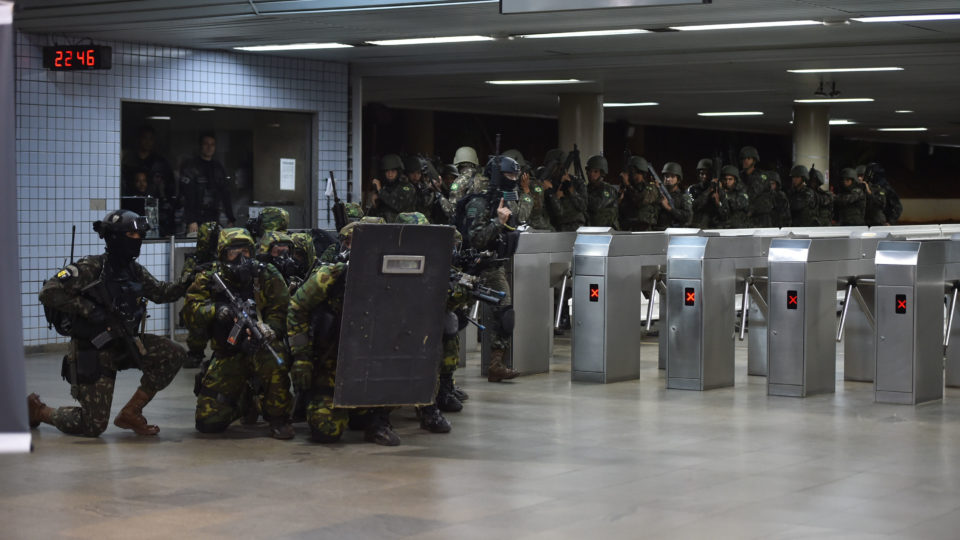 Câmara resgata proposta de Bolsonaro contra terrorismo. O que diz o texto em discussão Soldados fazem treinamento antiterrorismo em preparação para a Olimpíada de 2016