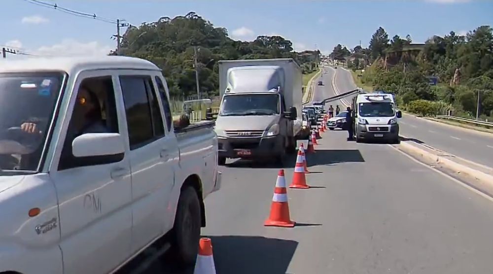 Barreira sanitária montada no limite de Campo Magro e Curitiba