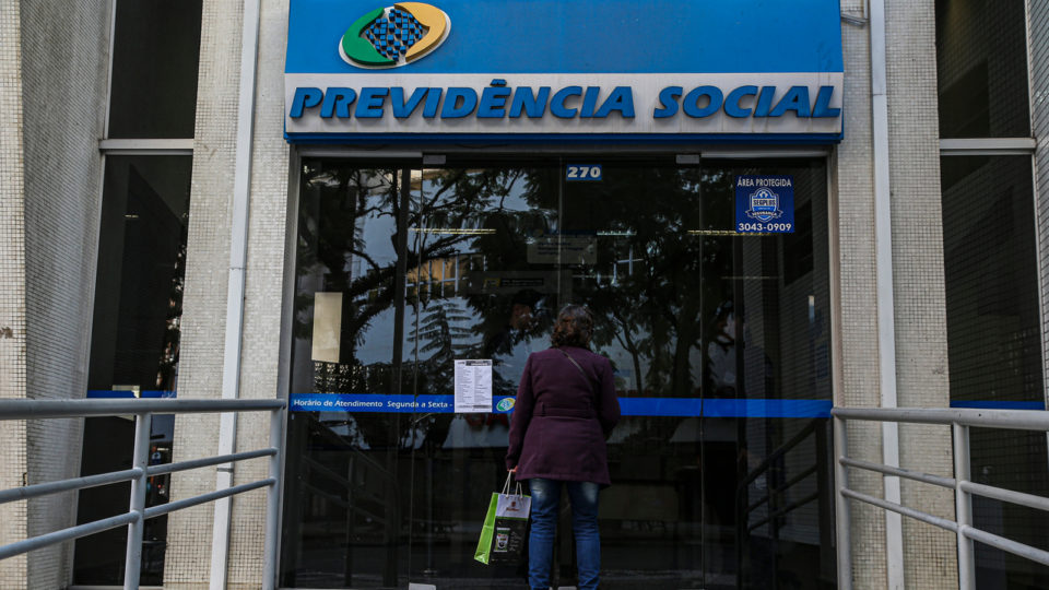 INSS paga segunda parcela do 13º salário a beneficiários com cartão final 2 Agência da Previdência Social.