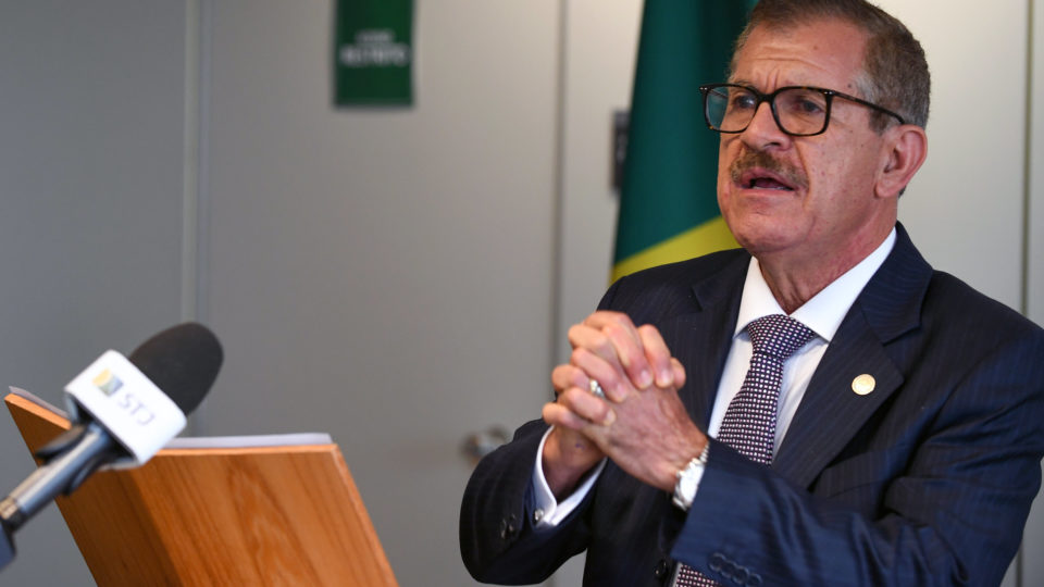 Humberto Martins, presidente do STJ, abriu de ofício o inquérito que investiga a Lava Jato.