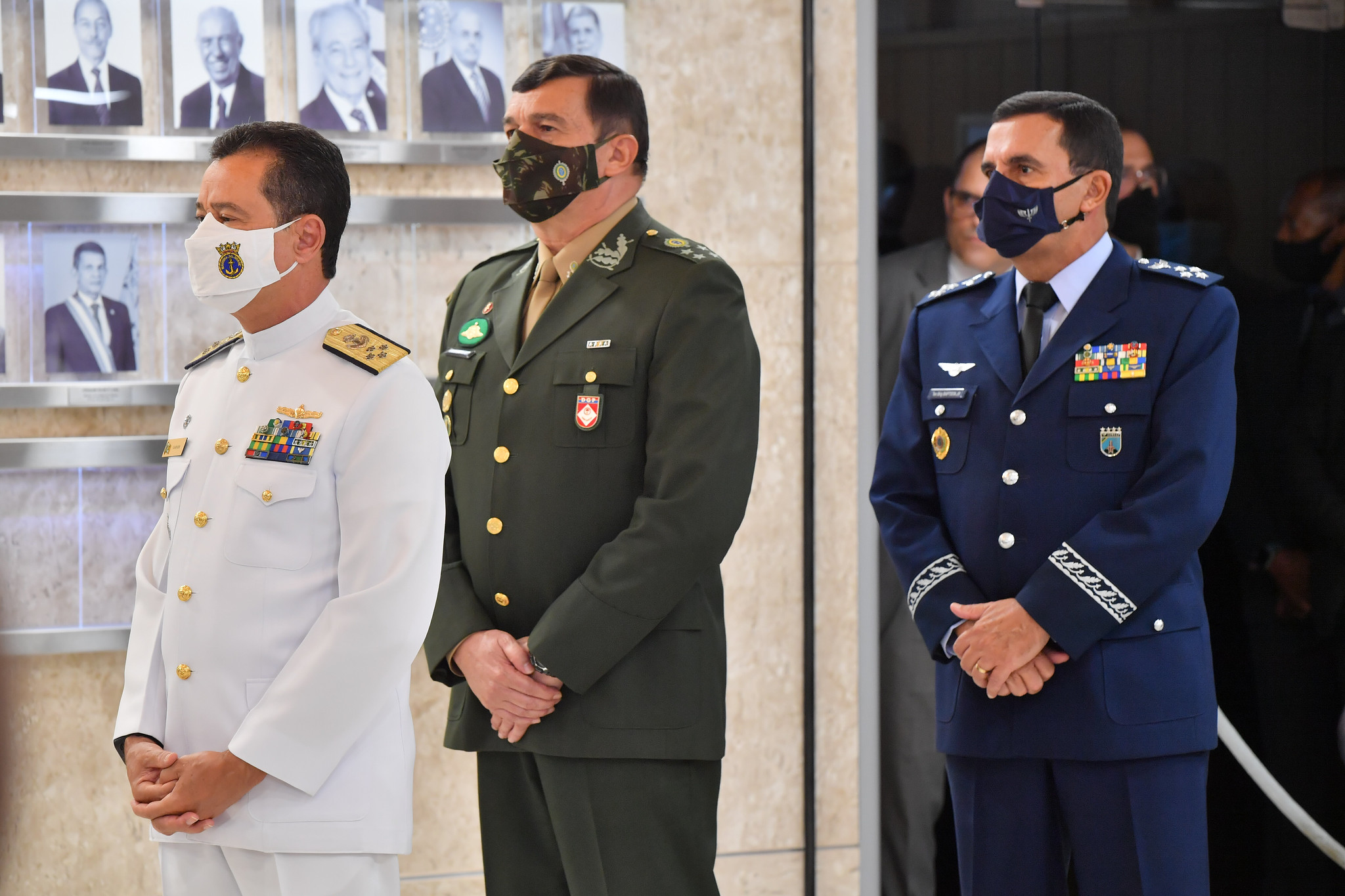Os novos comandantes da Marinha, almirante Almir Garnier Santos; do Exército, general Paulo Sérgio Nogueira; e da Força Aérea, brigadeiro Carlos Baptista Júnior.