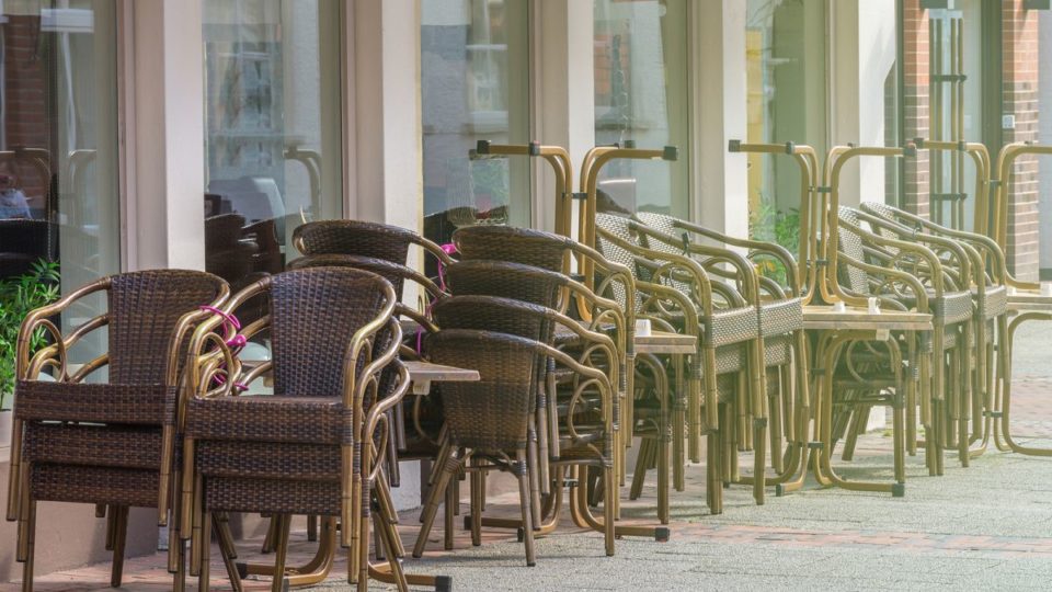 Cerca de 300 mil restaurantes fecharam as portas no Brasil em 2020 Restaurante fechado
