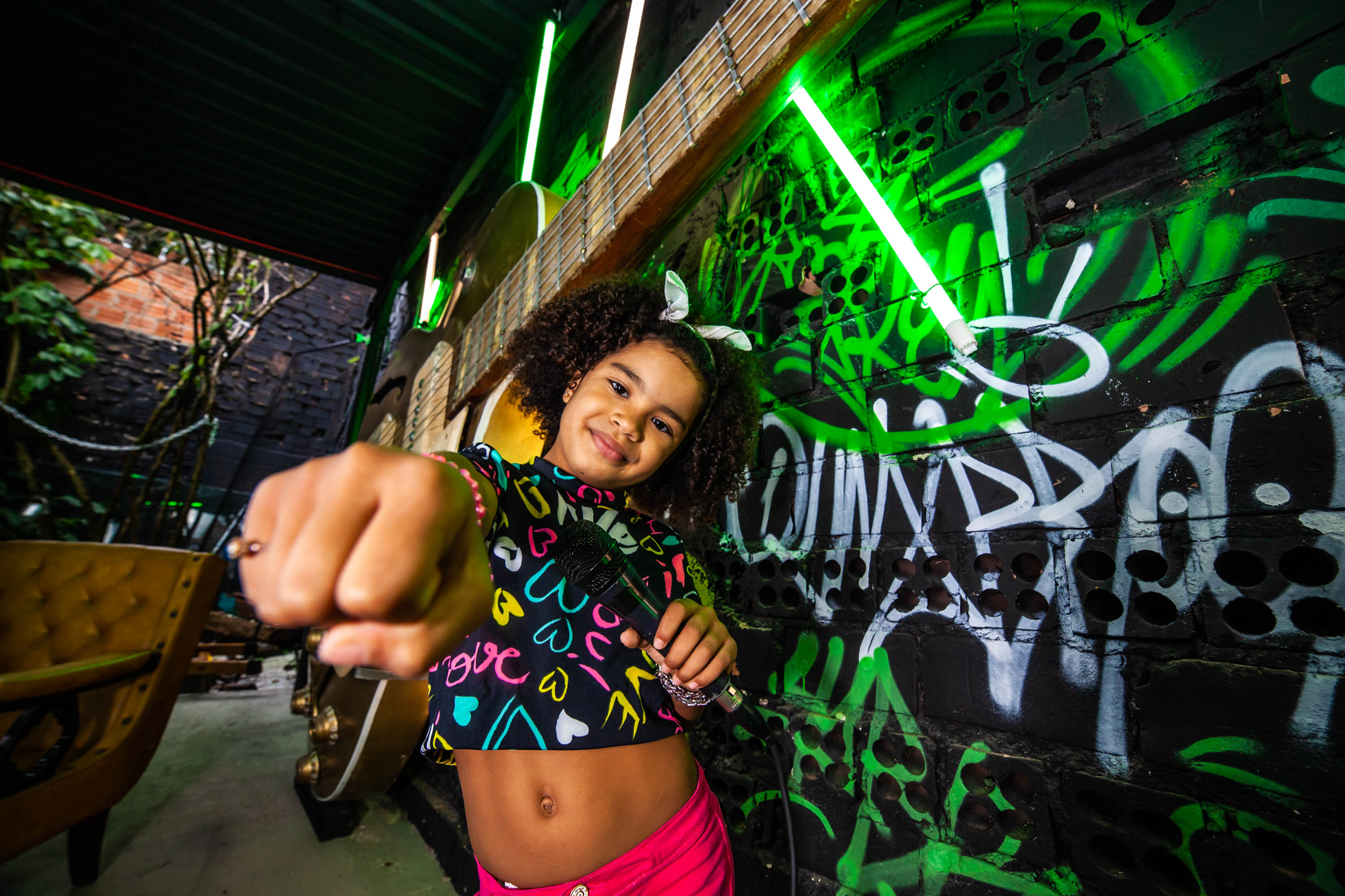 Mostra Literatura: A cantora de rap Liah Vitória, de 8 anos. Mostra Literatura: A cantora de rap Liah Vitória, de 8 anos.