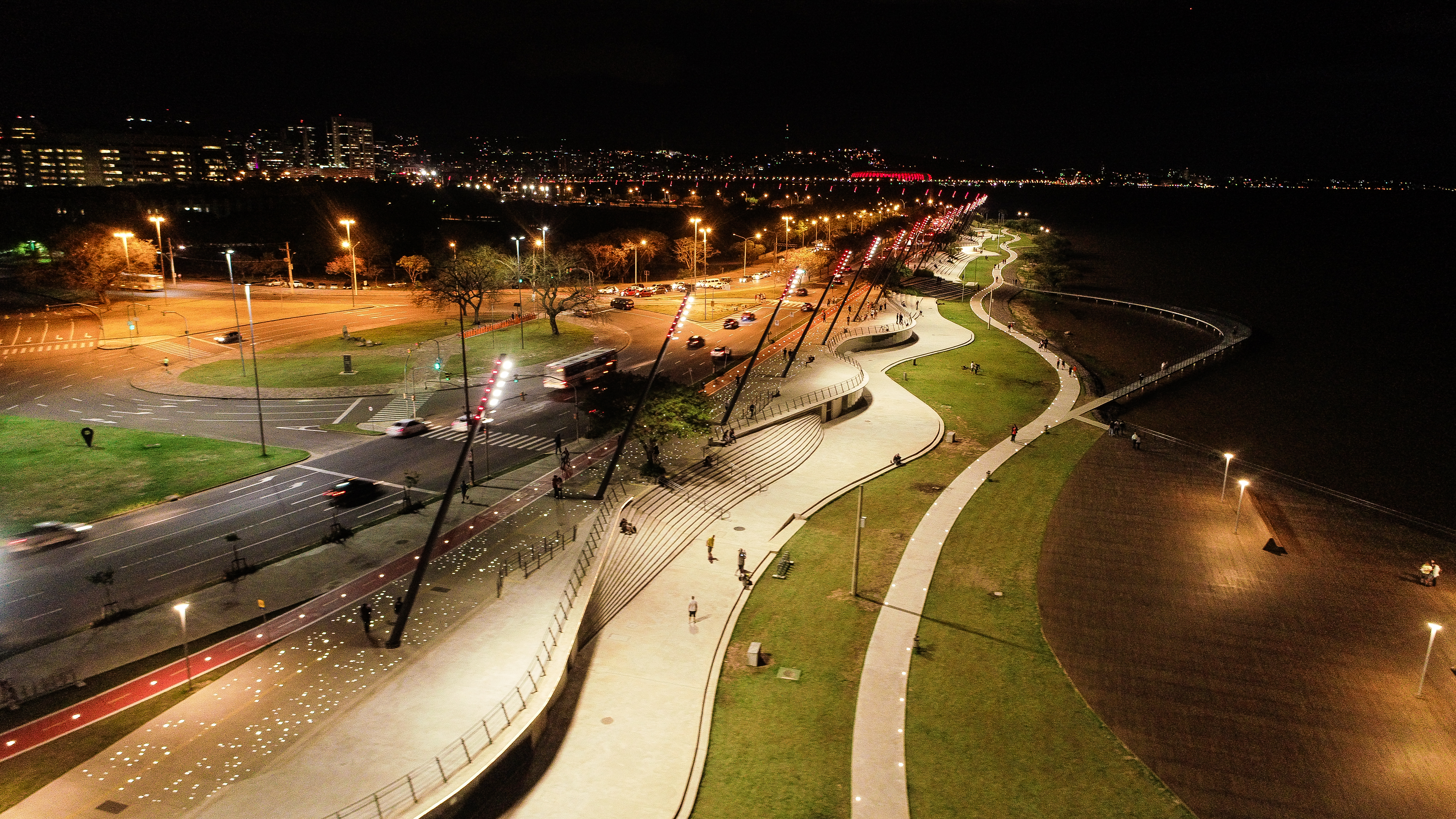 Parque Urbano Da Orla Do Guaiba De Linha De Ruptura A Espaco De Uniao
