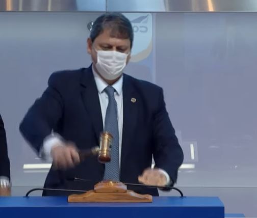 CCR oferece ágio de 1534% e vence leilão do Afonso Pena e outros aeroportos do Sul Ministro da Infraestrutura, Tarcísio Gomes de Freitas, encerrou o leilão na B3
