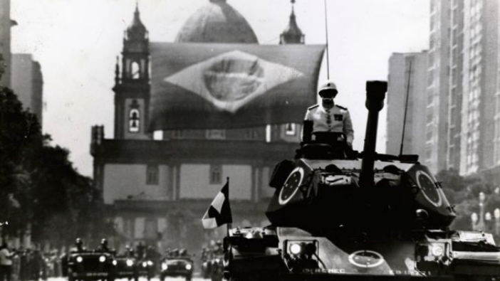 Por que ensinar História (tem a ver com vacinar-se contra mentiras) ensinar história