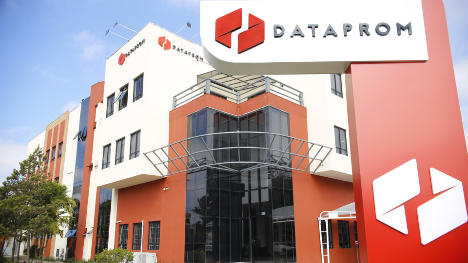 Dataprom é referência em soluções de mobilidade Dataprom foi responsável pelo suporte tecnológico que transformou Curitiba em referência nas décadas de 80 e 90.