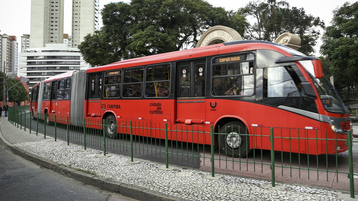 Pandemia exige repensar ônibus em Curitiba: "Não podemos viver do passado", diz Gulin