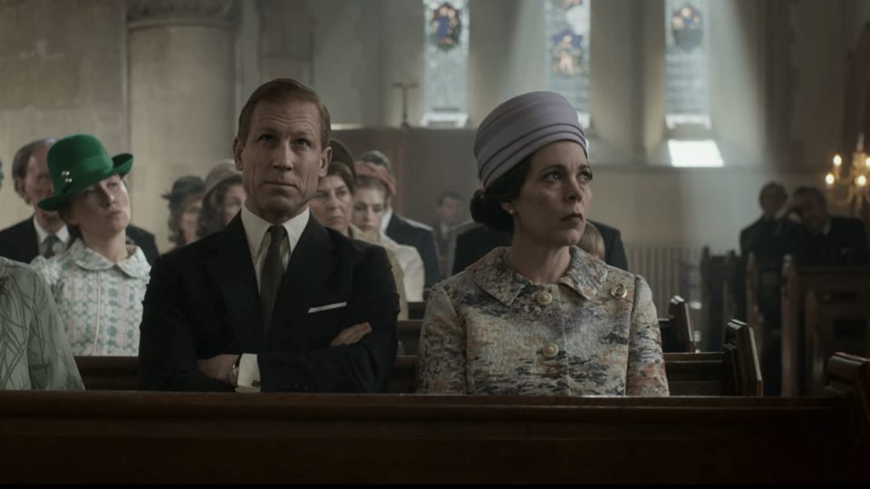 Descendo o caminho que não tomamos em direção à porta que nunca abrimos Cena do sétimo episódio da terceira temporada da série "The Crown".