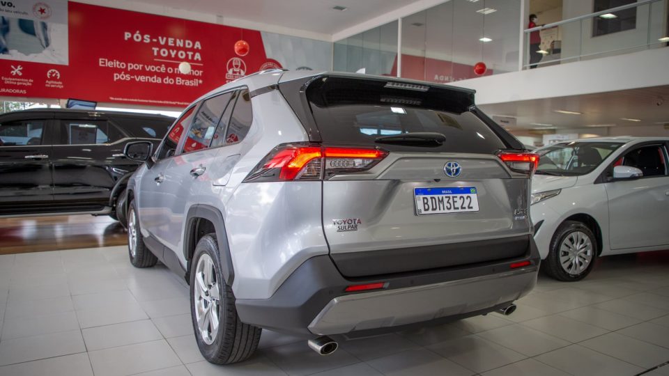 Toyota RAV4 no showroom da concessionária Sulpar