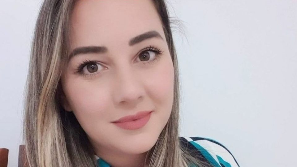 Médica grávida morre de Covid no PR poucos dias após perder os pais para a doença Médica Carmela Louro Caneppa estava grávida de seis meses e havia perdido o pai e a mãe para Covid-19 poucos dias antes.