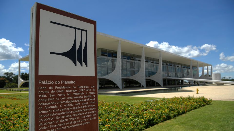 Procura-se um presidente O Palácio do Planalto..