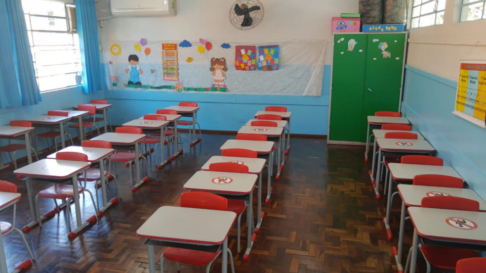 Interrupção de ensino presencial não pressupõe redução de mensalidades, decide Justiça de SC Justiça catarinense considerou que não seria razoável impor descontos nas prestações sem verificar se houve a redução de custos na escola. Imagem ilustrativa.