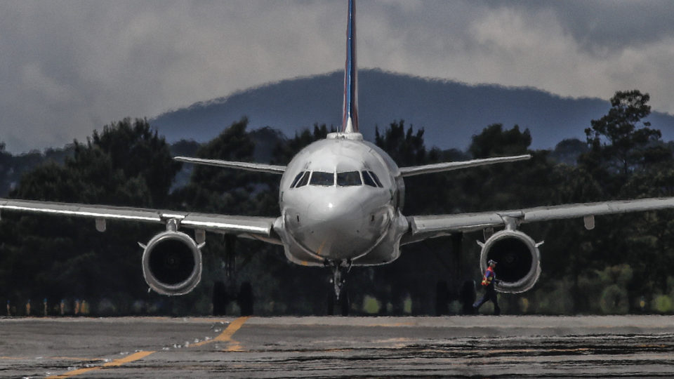 Sob nova direção: Infraero inicia “passagem de bastão” do comando dos aeroportos do Paraná serviços transporte aéreo