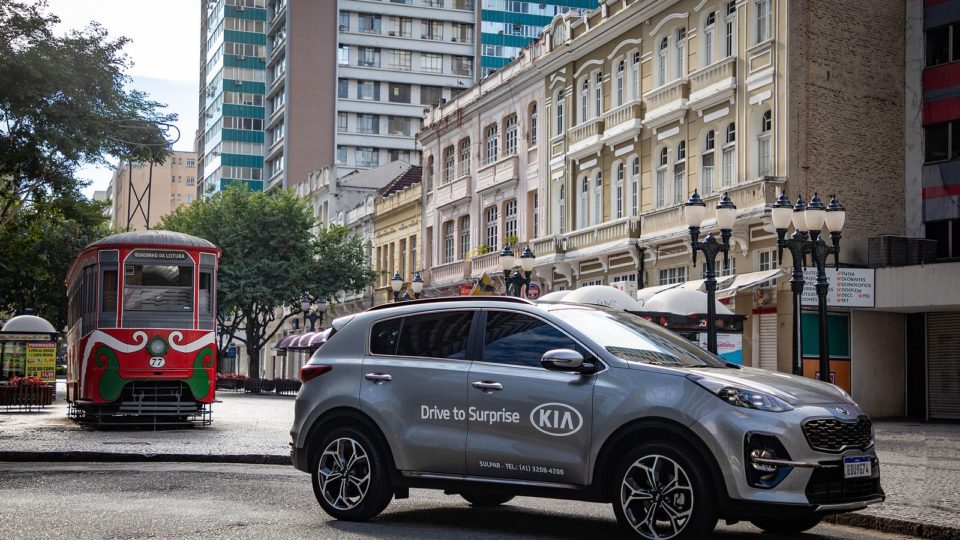 Kia Sportage na Rua das Flores em Curitiba