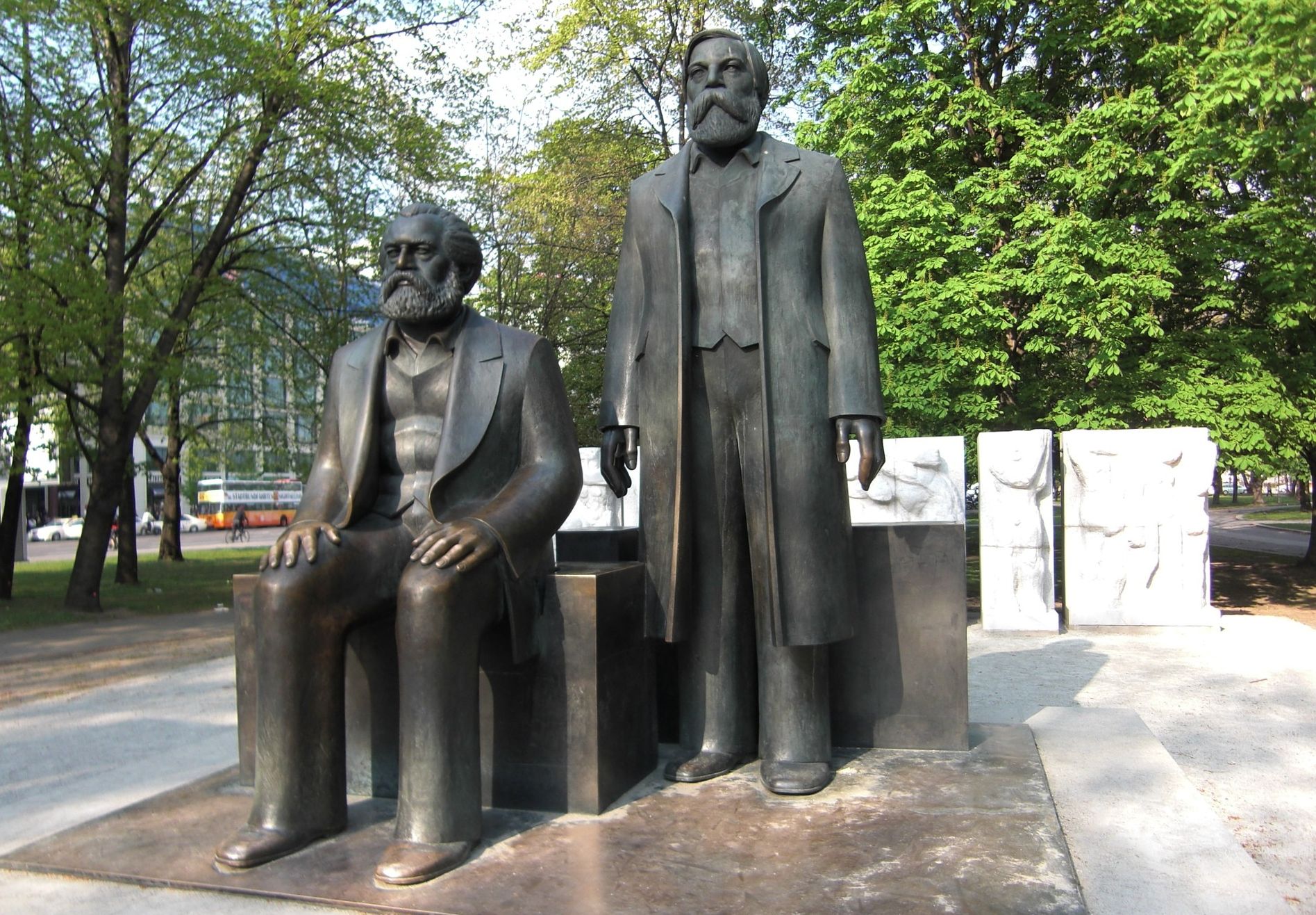 Dinheiro público foi investido nas teses e dissertações