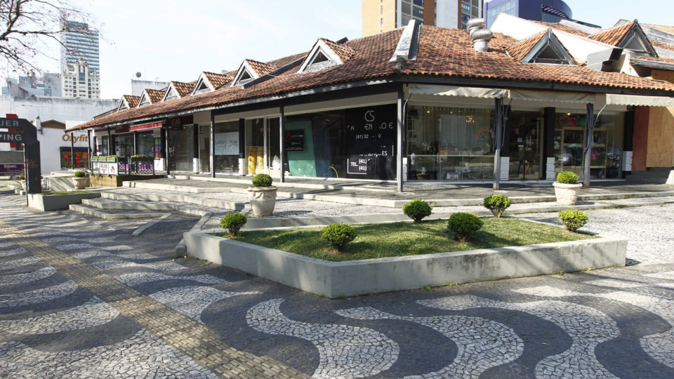 Parte do Shopping Hauer, no Batel, vai dar lugar a centro médico Imagens da fachada do Shopping Hauer no Batel em Curitiba 04/08/2016