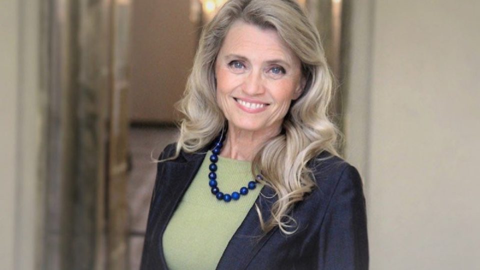 Ex-ministra finlandesa pode ser presa por citar passagem bíblica sobre homossexualidade Há dois anos, Päivi Räsänen tuitou a imagem de uma Bíblia aberta em Romanos 1:24-27 e agora está sendo acusada de “crime de ódio”.