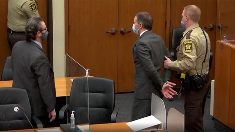 O devido processo legal é o contrário da justiça social Pairam ainda muitas dúvidas sobre a imparcialidade do julgamento do ex-policial Derek Chauvin, condenado pela morte de George Floyd.