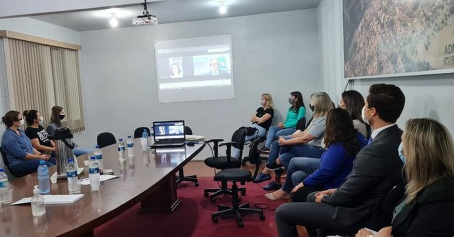 Familiares de vítimas de ataque a creche serão acompanhados por ministério de Damares Ministério da Mulher e Direitos Humanos apoia vítimas de ataque a creche em Santa Catarina