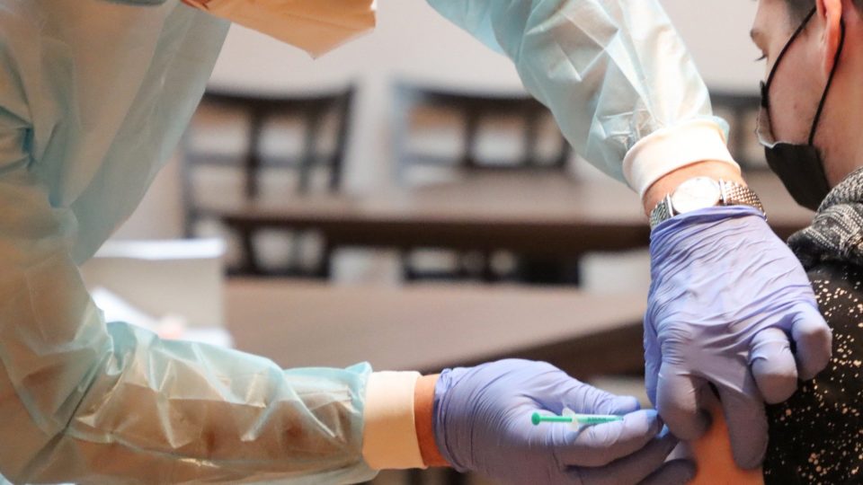 A quebra de patentes pode ampliar o acesso global às vacinas? Proposta de quebra de patentes para vacinas contra Covid-19 está sendo debatida na Organização Mundial do Comércio