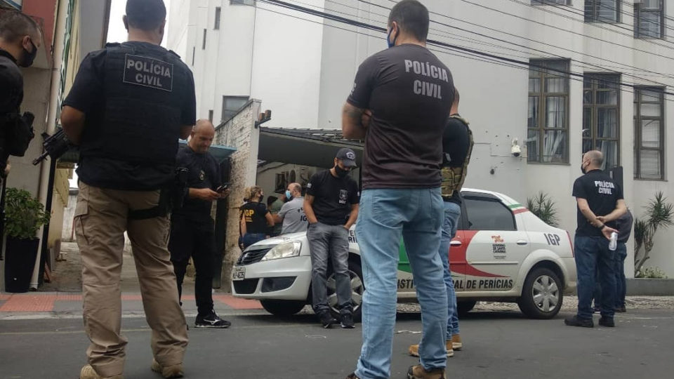 Por que eu morro de pena das autoridades catarinenses As autoridades catarinenses, coitadas, não podem culpar o racismo estrutural pelos crimes bárbaros que também ocorrem no estado.
