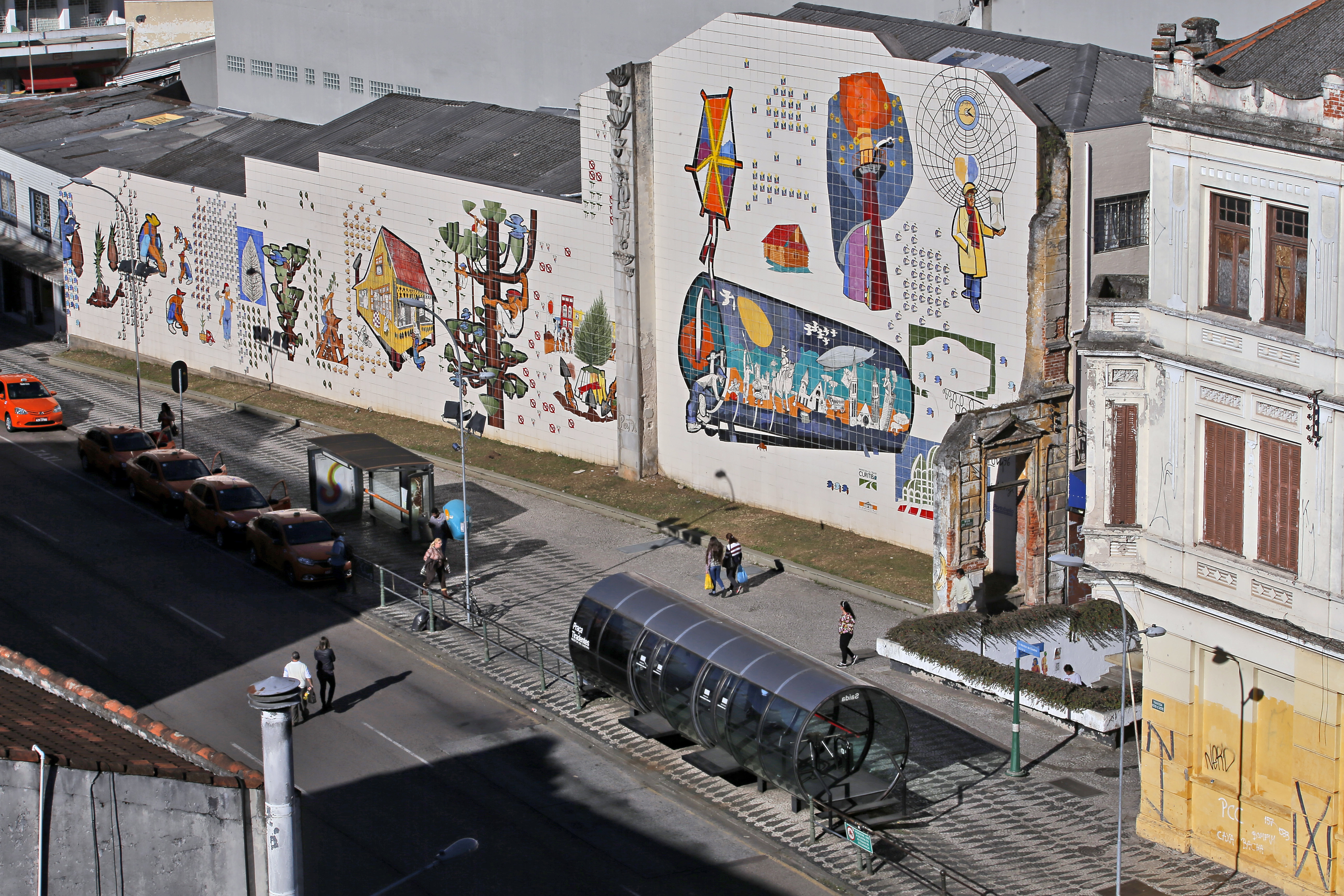 Os murais do curitibano Poty Lazzarotto são
monumentos à cidade e marcam os lugares identificados como espaços de cultura em Curitiba.