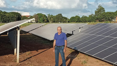 Energia solar baixa conta de luz para tarifa mínima e conquista agricultores Produtor José Dalarme, de Cianorte, reduziu custos da operação recorrendo à energia solar fotovoltaica
