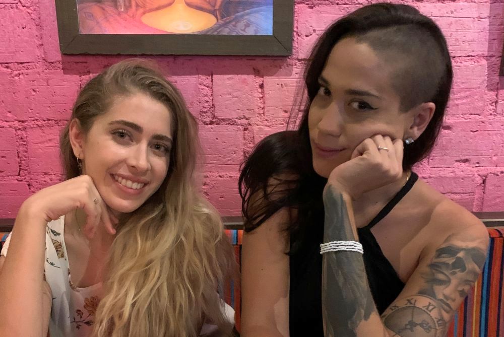 Perfil Manas e Manos desafia tribunal da internet