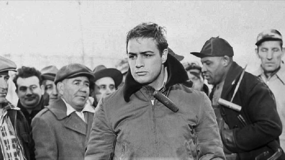 Hoje é dia de mandar cartinha para o sindicato dos jornalistas O filme “On the Waterfront” recebeu no Brasil o título nada sutil de “Sindicato de Ladrões”.