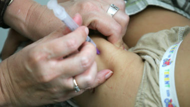 Vacinação contra a gripe está muito abaixo da meta em Curitiba Vacinação da gripe de crianças está abaixo da meta em Curitiba.