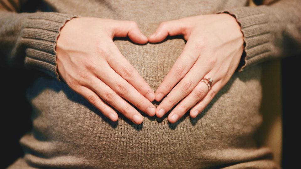 Sucesso no Instagram, campanha quer salvar bebês e apoiar mães a não abortar Campanha “Juntos, Salvamos Vidas” conta com site e página no Instagram