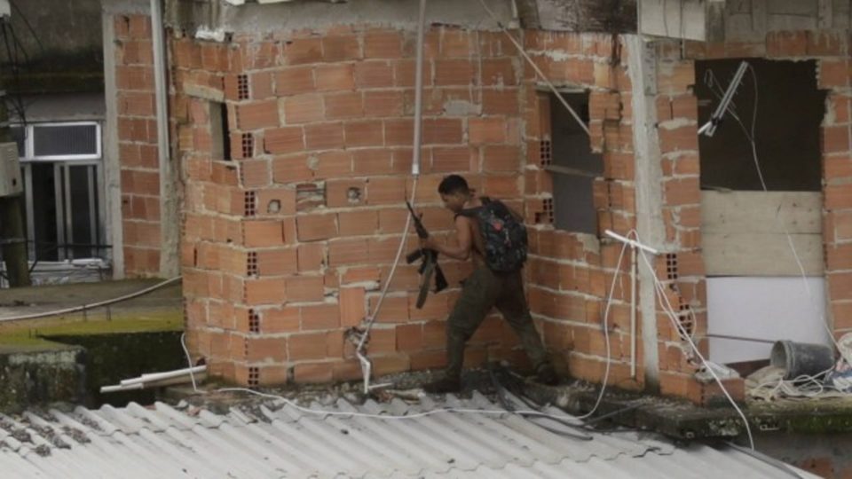 O que uma foto revela sobre as bases morais da violência nas favelas O segredo para entender a violência não está na luta de classes. O segredo está em entender o que motiva o homem a arriscar a vida.