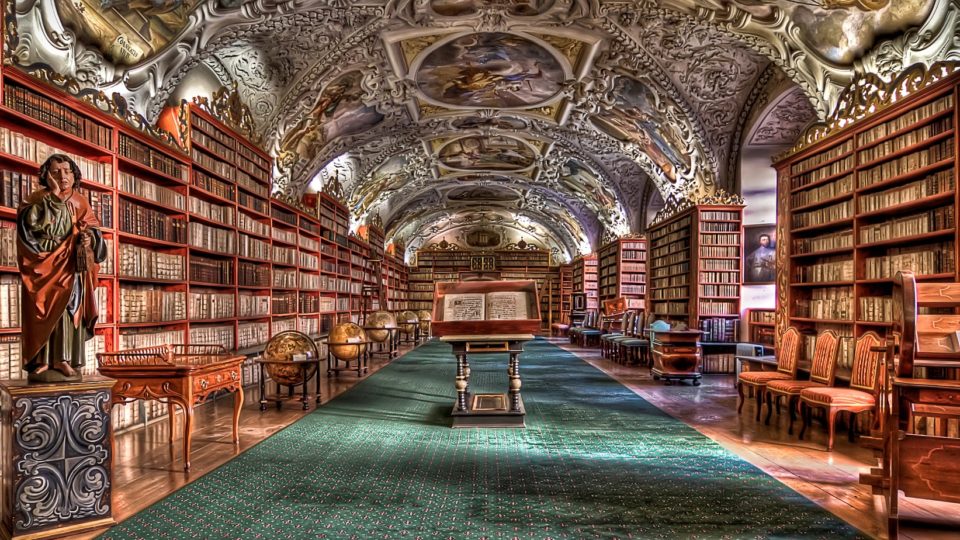 Ninguém quer cancelar os clássicos – exceto a elite acadêmica Direita e esquesta estão dispostas a se unir em defesa dos livros que formam o cânone ocidental e que ideológicos racialistas querem queimar.