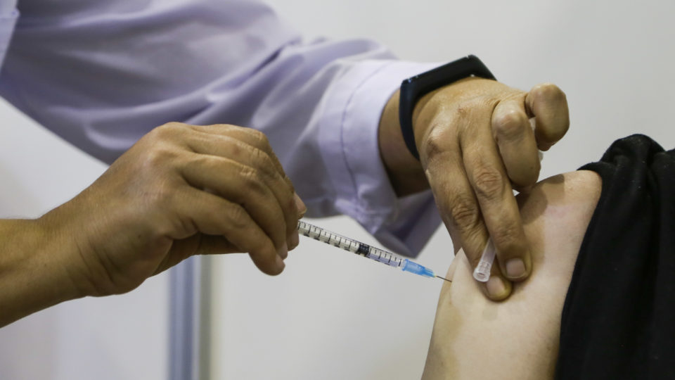 Em Curitiba, mais de 2 mil pessoas não voltaram para receber a 2ª dose Em Curitiba, mais de 2 mil pessoas não voltaram para receber a 2ª dose