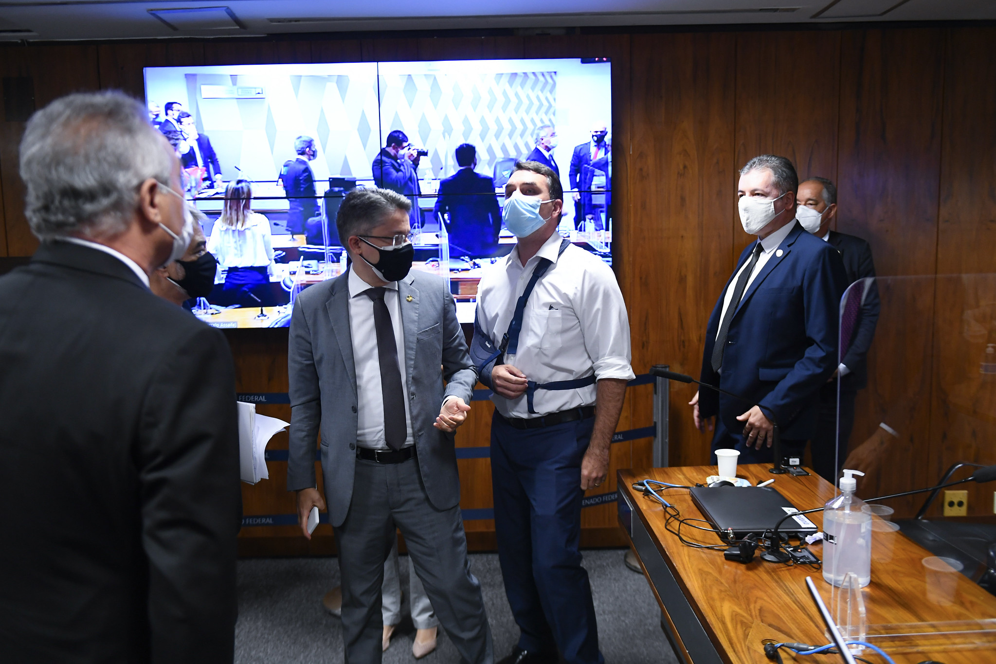 Bate-boca entre senadores na CPI da Covid durante o depoimento de Wajngarten