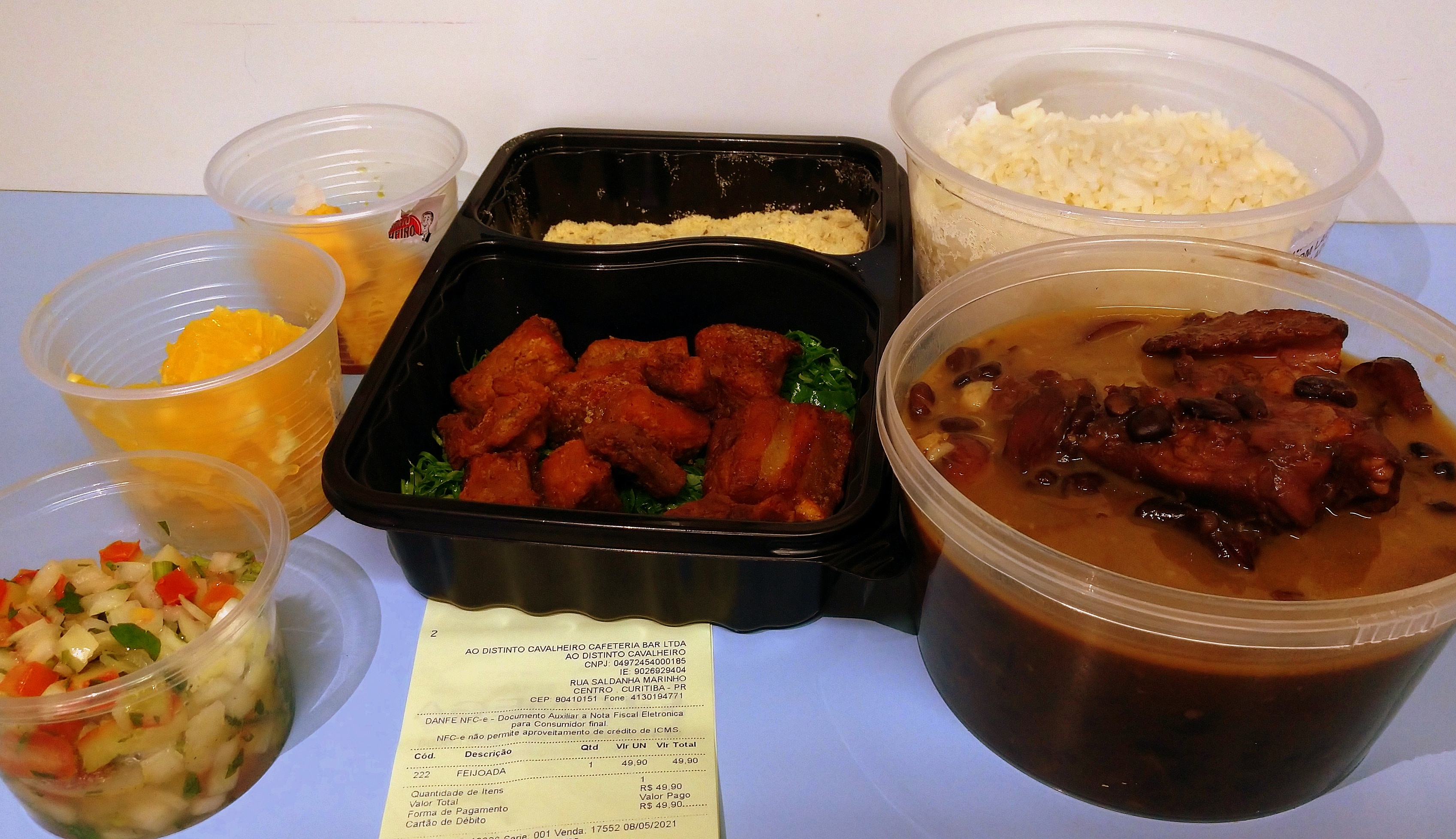 A Feijoada em casa. Farta para duas pessoas, com todos os itens necessários, por R$ 49,90. A Feijoada em casa. Farta para duas pessoas, com todos os itens necessários, por R$ 49,90.