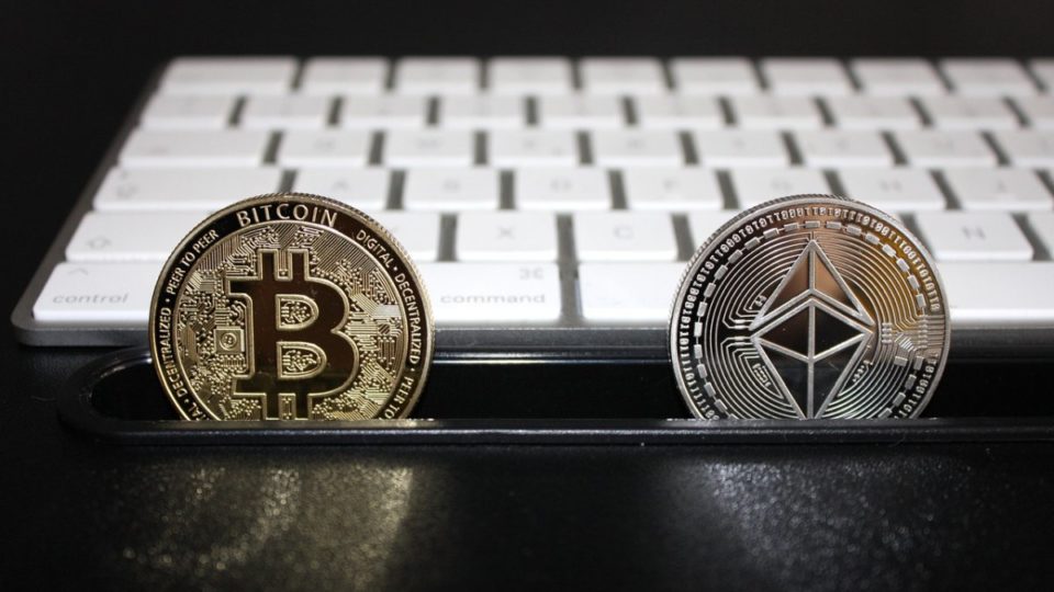 Taxas de transação de Bitcoin e Ethereum caem até 95% Bitcoin e Ethereum