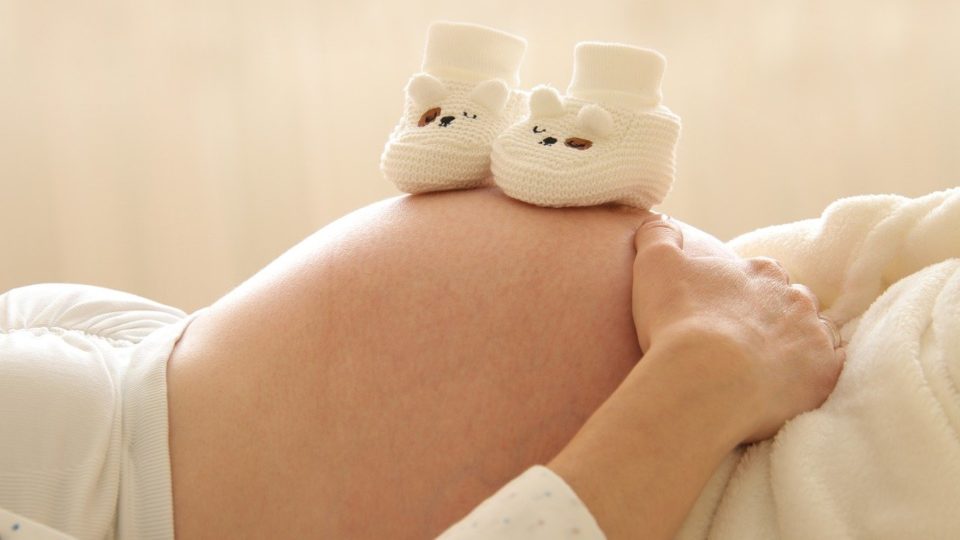 Criança concebida após “inseminação caseira” terá os nomes de duas mães na certidão Juíza determina que criança concebida por inseminação caseira terá duas mães.