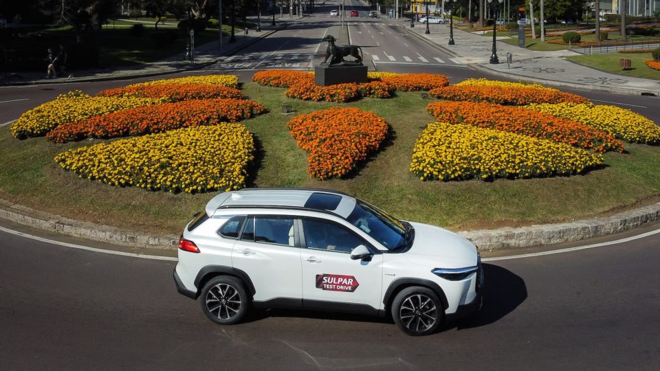 Corolla Cross pelas ruas de Curitiba
