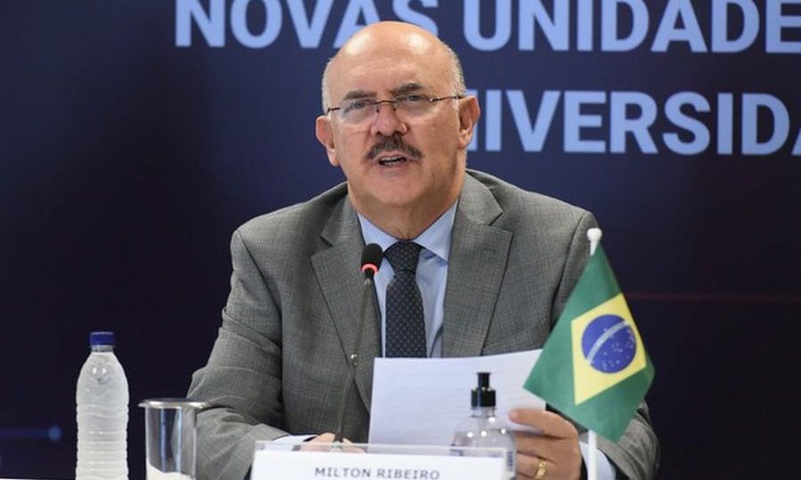 Ribeiro afirma que 6 servidores foram exonerados do MEC após denúncias de corrupção Ministro da Educação, Milton Ribeiro